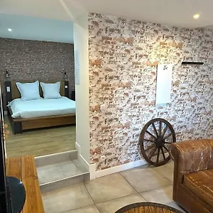 Apartment 2 Pieces Vue A Proximite Des Parfumeries, Grasse
